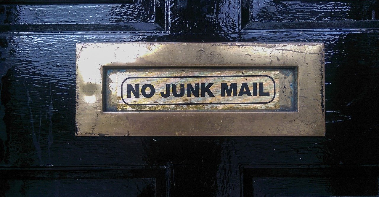 E-Mailweiterleitungen sind oft der Grund, warum Mails nicht korrekt vom Spamfilter erkannt werden.